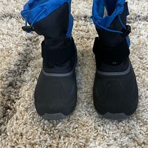Kids snow/rain boots..   in great condition